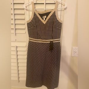 I love this dress. I wore it 2x to the office but wfh now. Great for Fall.